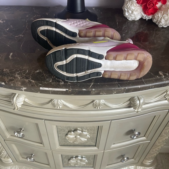 Women sneakers only used one, good contidicion - Picture 3 of 3